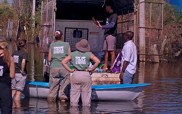 KC-DART preps boat for flood rescue (c) Kinship Circle